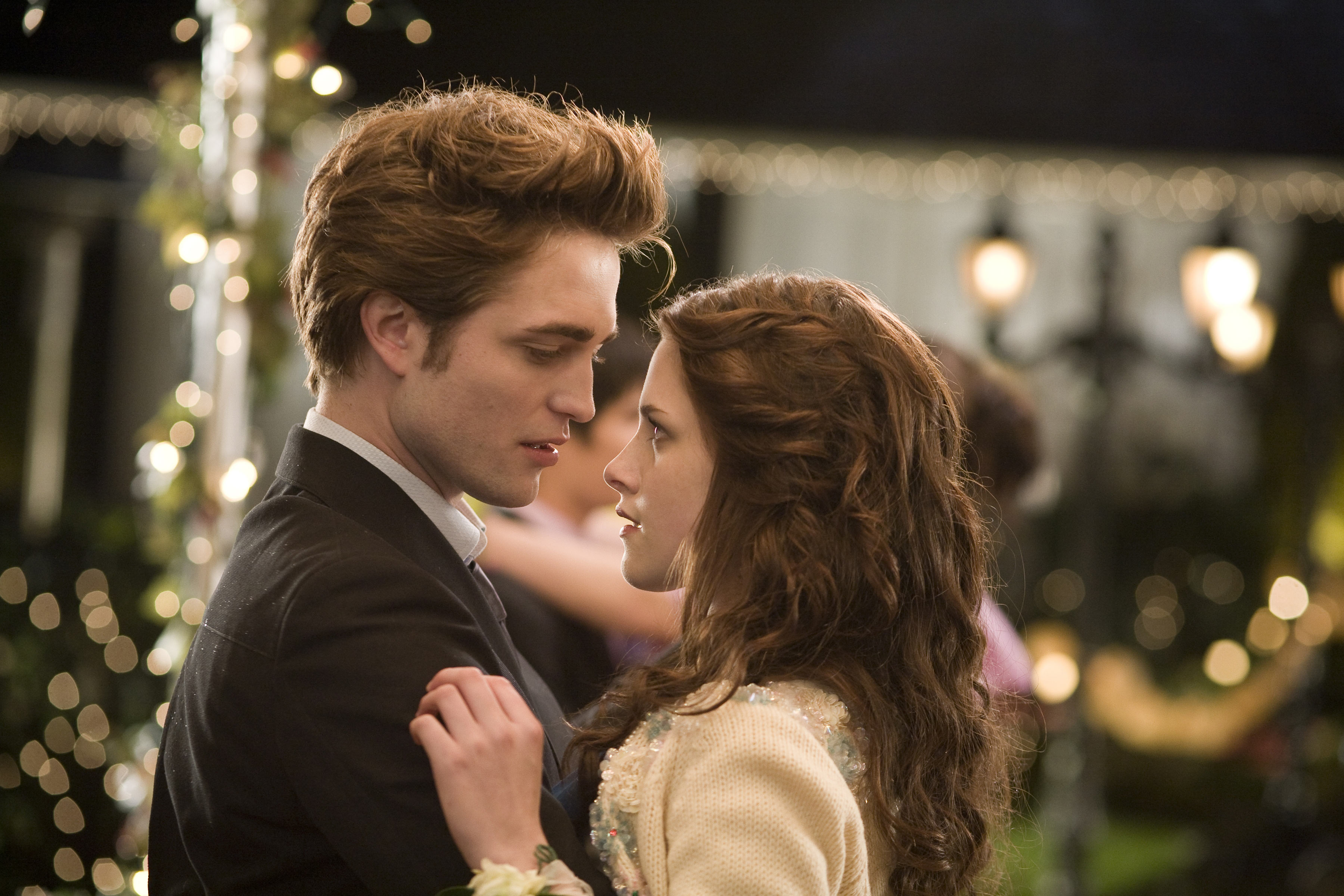 Bella with Edward 19