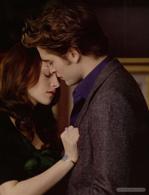 Bella with Edward 20