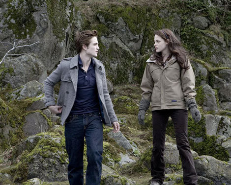 Bella with Edward 32