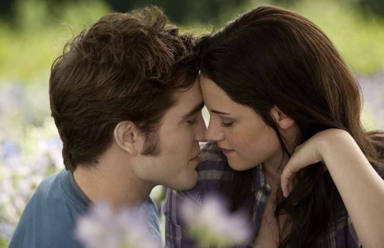 Bella with Edward 36