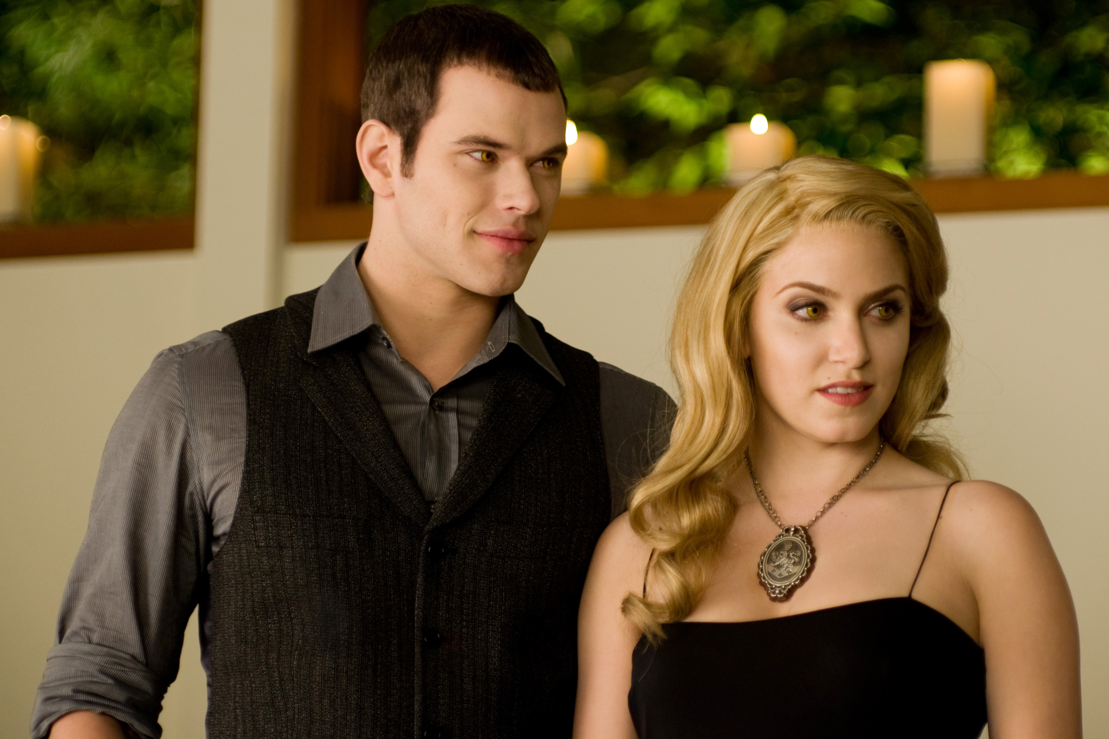 Rosalie with Emmett 3